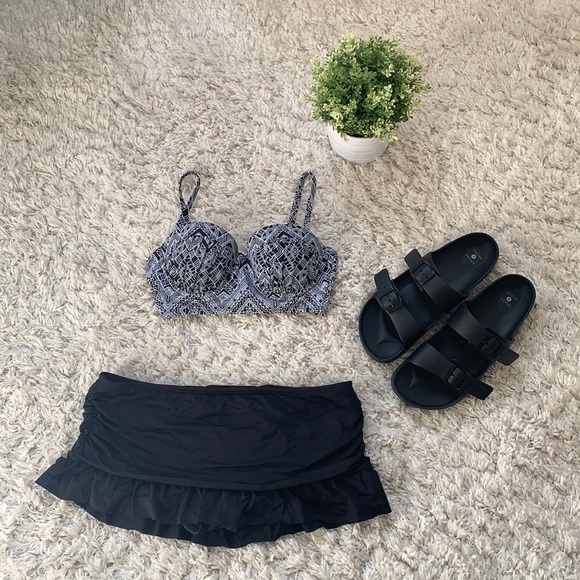 NWOT Geometric Bathing Suit Top - Picture 2 of 6